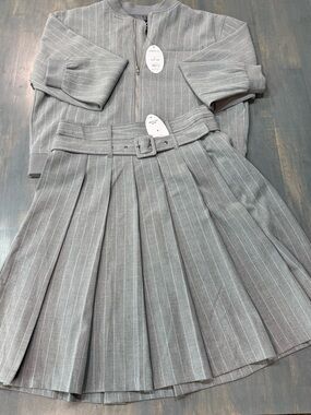 Scoop New with Tags Gray Pinstripe Pleated Skirt Size 8 & Jacket Size 12 Set